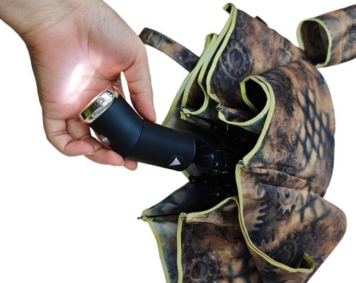 چتر ایمنی روشن شده با چراغ LED با نوار بازتابی برای دید شبانه