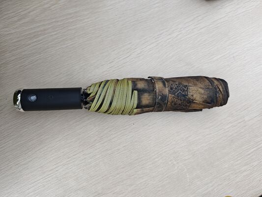 چتر ایمنی روشن شده با چراغ LED با نوار بازتابی برای دید شبانه