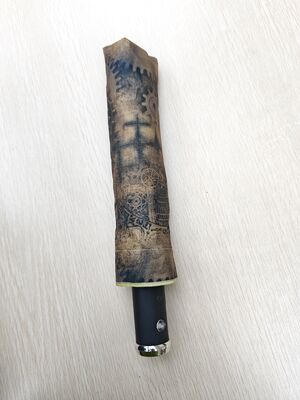 چتر ایمنی روشن شده با چراغ LED با نوار بازتابی برای دید شبانه