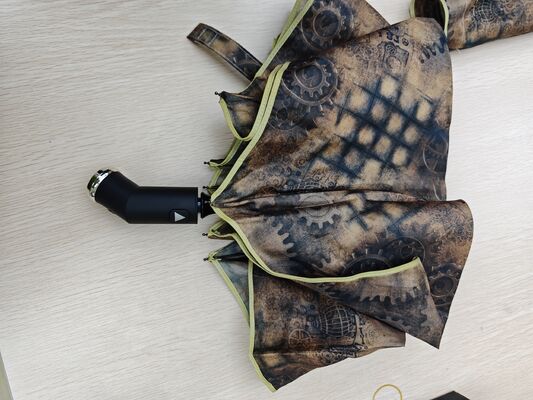 چتر ایمنی روشن شده با چراغ LED با نوار بازتابی برای دید شبانه